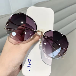 Exquisitas y Elegantes Gafas de Sol con Protección UV en Color Degradado 2025, Gafas de Sol de Moda con Borde Recto Sin Montura - Product Image 4