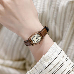 นาฬิกาข้อมือควอทซ์สไตล์คลาสสิกย้อนยุคแฟชั่นลำลองรูปทรงกระบอก - Product Image 1