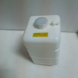 Réservoir d'eau auxiliaire Hyundai 11Q4-42000 en plastique pour remplacement de pièces d'excavatrice - Product Image 2