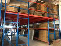 Plancher de mezzanine multicouche robuste avec escaliers, plate-forme de grenier de stockage industriel à cadre empilable en acier