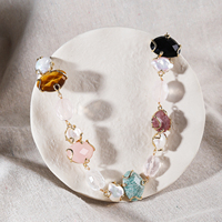 Collier artisanal en pierres naturelles mélangées et perles d'eau douce, collier statement en cristal enroulé sur fil, bijoux personnalisés pour femmes, mode