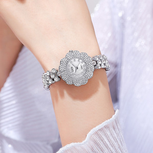 นาฬิกาควอตซ์ลายดอกไม้แฟชั่นของผู้หญิงพร้อมดีไซน์รูปดอกไม้แห่งลมหายใจของทารก - Product Image 2