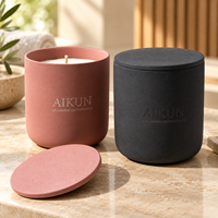 Bougie parfumée en cire de soja dans un pot en céramique fait main non toxique, disponible en plusieurs tailles et avec des options de combustion longue durée pour les studios de yoga