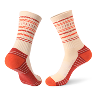Chaussettes de randonnée personnalisées OEM de haute qualité, absorbant la transpiration, en laine mérinos, épaisses, en tissu éponge, chaussettes de sport d'hiver pour femmes, pour la chaleur