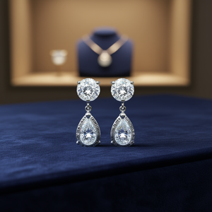 E981 Orecchini in oro bianco con diamanti, taglio rotondo brillante, colore D, gioielli classici da sposa naturali da donna - Product Image 2