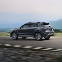 SUV compact très vendu, véhicule familial à essence, 5 places, grand stock disponible, Geely Lynk & Co 01 d'occasion.
