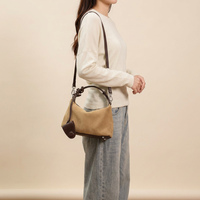 Tas Tangan Wanita Kulit Asli Suede Premium Minimalis dengan Logo Custom, Pegangan Rajut, untuk Grosir Tas Selempang Hobo Mewah