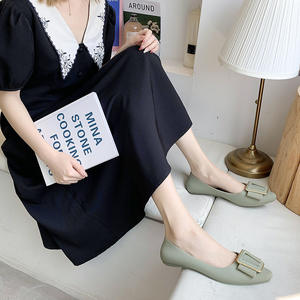 Fábrica atacado New <span class=keywords><strong>Flats</strong></span> Mulheres sola macia moda verão ao ar livre 2024 Casual caminhada senhora fechado toe sandálias geléia sapatos de trabalho - Product Image 5