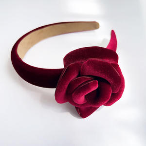 Diadema de terciopelo personalizada con rosas para mujer, elegante, clásica, 3D, para otoño e invierno, nueva, moderna, versátil, estrecha, para el cabello. - Product Image 4