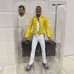 Figurine articulée NECA 42066 de 7 pouces du chanteur principal de Queen, Freddie Mercury - Product Image 5