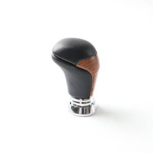 Pommeau de levier de vitesse pour Toyota Highlander, base en bois, dessus en cuir, design ergonomique - Product Image 2