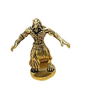 Estatuilla de hombre lobo de latón Vintage, escultura de monstruo Retro, adorno decorativo de escritorio, estatua de latón creativa, modelo artesanal coleccionable - Product Image 1