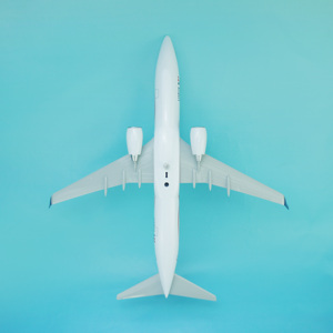 Modèle d'avion commercial <span class=keywords><strong>Prague</strong></span> B737-800 1/100 39,5 cm pour la décoration des salons d'aéroport - Product Image 6