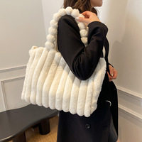 Sac fourre-tout luxueux et moelleux pour femmes avec un intérieur spacieux et un style durable pour une élégance et un confort au quotidien
