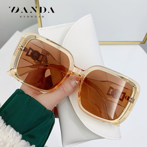 แว่นกันแดด Danda รุ่น TR7559 UV400 โพลาไรซ์ ทรงสี่เหลี่ยม สำหรับผู้หญิง แฟชั่นป้องกันแสงแดด เหมาะสำหรับออกนอกบ้านและงานปาร์ตี้ - Product Image 1