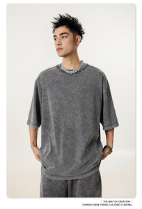 เสื้อยืดโอเวอร์ไซส์ผู้ชายสีดำผ้าฝ้าย พิมพ์ลายโลโก้สีขาวด้านหน้า สไตล์สตรีท แขนสั้น คอกลม ทรงเข้ารูป ผ้าเจอร์ซีย์ถัก - Product Image 2