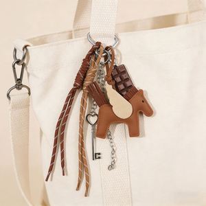 Nuevo Colgante de Poni Flocado Hecho a Mano 2026, Accesorio de Moda Versátil para Bolsos, Llavero Decorativo, Adorno de Cuerda para Bolsos, para Mujer y Niña - Product Image 3