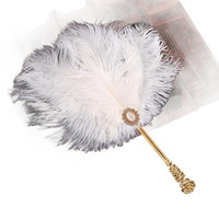 Éventail rond vintage en plumes d'autruche, manche doré ajouré, élégant, pour femme, mariage, danse, fête, cosplay, décoration