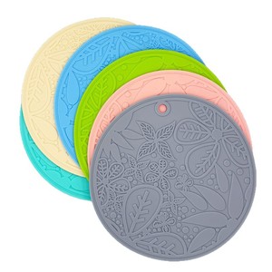 Set de table rond en silicone antidérapant et isolant thermiquement avec motif floral pour la cuisine et la salle à manger - Product Image 4