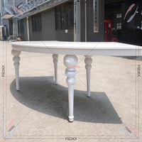 Table serpentine moderne en forme de S noire et blanche de Foshan Furniture pour événements et mariages