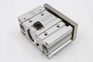   Unité de verrouillage de tête de machine authentique NNB MGPL63-25-HN avec rayures CYL-GUD-I-6078B32 - Product Image 4