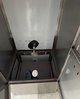 Meuble de rangement pour balais et serpillères en acier inoxydable 304 sur mesure, directement de l'usine, équipé d'un robinet d'arrivée et d'un tuyau de drainage
