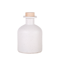Diffuseur de parfum en verre avec bouchon en liège, forme cône, membrane irrégulière, côtelé léger, uni, essentiel, vert