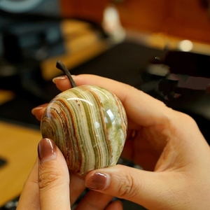 Sculpture en cristal de <span class=keywords><strong>pomme</strong></span> de jade afghan naturel fait à la main artisanat en pierre de cristal pour Noël ornement en cristal de <span class=keywords><strong>pomme</strong></span> polie - Product Image 5