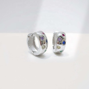 Pendientes de aro sencillos de plata de ley 925 con forma de corazón, estilo coreano, redondos, elegantes y únicos para el verano, con baño de oro de 14k o 18k para mujer. - Product Image 2