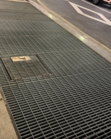 Grilles de sol en acier galvanisé soudées sur mesure à bas prix, de haute qualité, pour passerelles et plaques de grille.