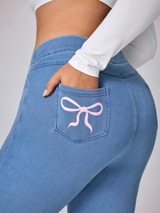 Jeans Skinny Blu Elasticizzati di Alta Qualità per Donne Taglie Forti, con Fiocco e Alta Elasticità - Product Image 4