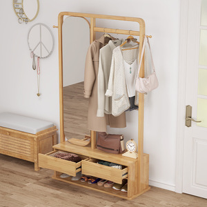 Perchero de Madera Maciza Yada con Estantes, Perchero Multiusos Independiente para Guardar Ropa en el Dormitorio - Product Image 1