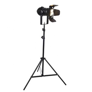 Lámpara de Pie LED Industrial con Trípode Negro, Estilo Moderno y Creativo, para Fotografía, Video y Estudio, Marca Redhead Iron - Product Image 1