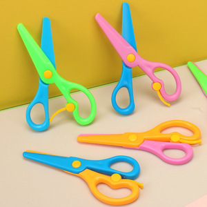 กรรไกรพลาสติกสำหรับเด็ก หลากสี หัวตรง ปลอดภัยสำหรับเด็ก ใช้ตัดกระดาษ DIY สำหรับใช้ในบ้าน - Product Image 3
