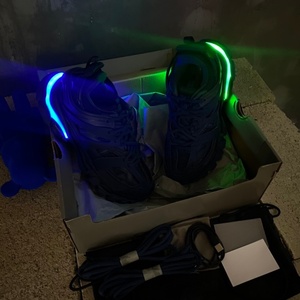 Chaussures de course d'extérieur pour hommes, de marque originale, avec éclairage LED, en maille respirante de haute qualité, à lacets, légères et fermées, pour le sport - Product Image 1