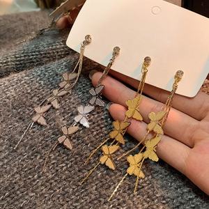 Boucles d'oreilles pendantes papillon plaqué or vintage délicates, tendance pour femme, avec aiguilles en argent et pampilles multicouches, idéales pour les soirées - Product Image 2