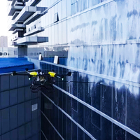 Drone de nettoyage haute pression UAV à jet d'eau de précision pour la distribution ciblée d'eau aux fenêtres des immeubles de grande hauteur, idéal pour le nettoyage des installations aéroportuaires