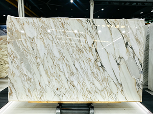 หินอ่อน Calacatta Gold แผ่นใหญ่ สำหรับตกแต่งวิลล่า โรงแรมสมัยใหม่ ห้องน้ำ ห้องครัว โถงทางเดิน พื้นและผนัง - Product Image 1