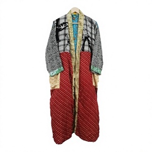 Kimono Largo de Seda para Mujer, Elegante y Lujoso, Estilo Bohemio Indio Vintage, Cuello en V, Cierre con Cordón, Diseño de Parches, Largo Completo - Product Image 1