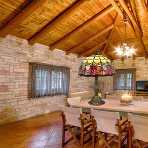 Lampe de table Tiffany en verre teinté LED Tulipe 12'' de fabrication chinoise, élégante suspension pour salle à manger ou chevet, directement de l'usine - Product Image 2