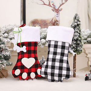 Calcetín Navideño Grande con Diseño de Cuadros Buffalo y Adornos de Huesos y Peces, Ideal para Decoración Navideña y Regalos para Mascotas - Product Image 3