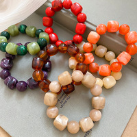 Bracelet en perles rondes irrégulières en acrylique, tendance et minimaliste, bijoux polyvalents et uniques au toucher haut de gamme pour femmes