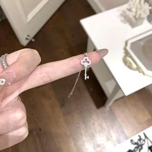 สร้อยคอเงินแท้ S925 ดีไซน์โบว์เล็ก รูปทรงน้ำเต้า สายแพลตตินัม สไตล์จีนใหม่ ประดับหยก ดีไซน์เฉพาะตัว สร้อยคอประดับกระดูกไหปลาร้า - Product Image 1