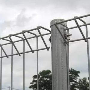 รั้วเหล็กดัดกลางแจ้งแบบโค้งมน รั้วลวดม้วนด้านบน ป้องกันสนิม สำหรับตกแต่งบ้าน - Product Image 1