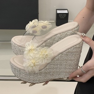 Nouvelles sandales d'été 2025 à fleurs perlées, mules décontractées en TPU à talon compensé, talons très hauts style Europe et Amérique - Product Image 3