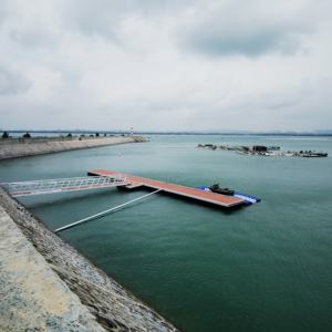 ท่าจอดเรืออลูมิเนียมแบบลอยน้ำ อายุการใช้งานยาวนาน พร้อมโครงสร้างแบบหมุนขึ้นรูปทรงลูกบาศก์ - Product Image 3