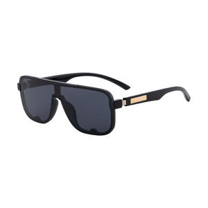 Nouvelles lunettes de soleil carrées pour hommes, monture en plastique noir et métal, protection UV400, pour la conduite en extérieur, verres PC de classe 2 - Product Image 1