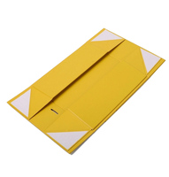 Caja de Regalo Magnética Plegable de Lujo en Dorado Metálico con Interior Negro para Vino Premium y Estuche de Regalo Profesional
