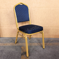 Chaise de salle à manger commerciale d'intérieur empilable et stable, avec dossier ouvert moderne, structure métallique, finition bois de rose, pieds tournés, résistante à l'eau, pour hôtel