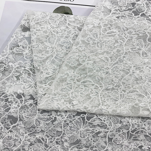 Vente chaude : Tissu en dentelle à paillettes 3D avec broderie de cordons en polyester et fil argenté, idéal pour robes de mariée et chaussures. - Product Image 2